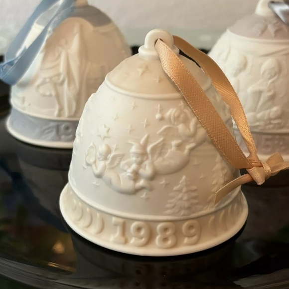 Vintage Lladro Porcelain Christmas Bells - Lot Of 3 - Years 1995, 1990, 1989 - Picture 3 of 9